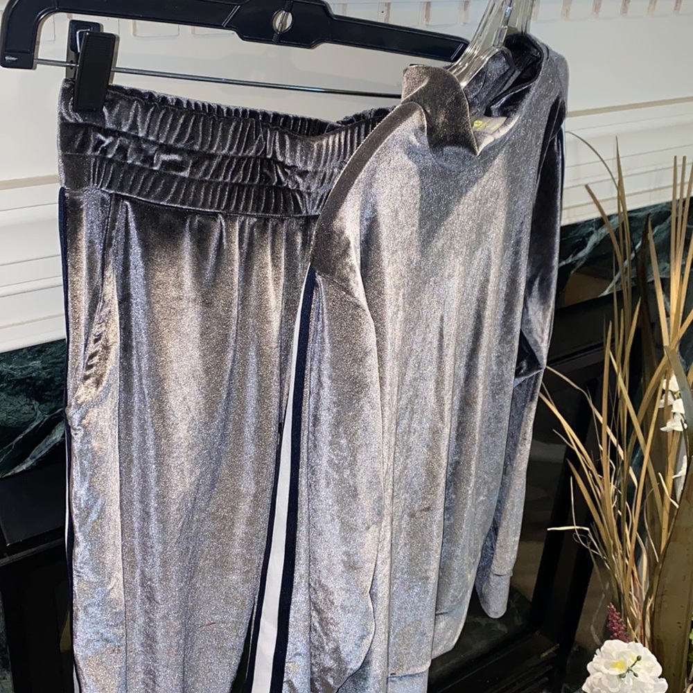 Silver Chic! - image 3